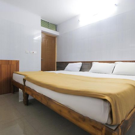 Hotel O Jks Deluxe Lodge Udaiyarpalaiyam Exteriör bild