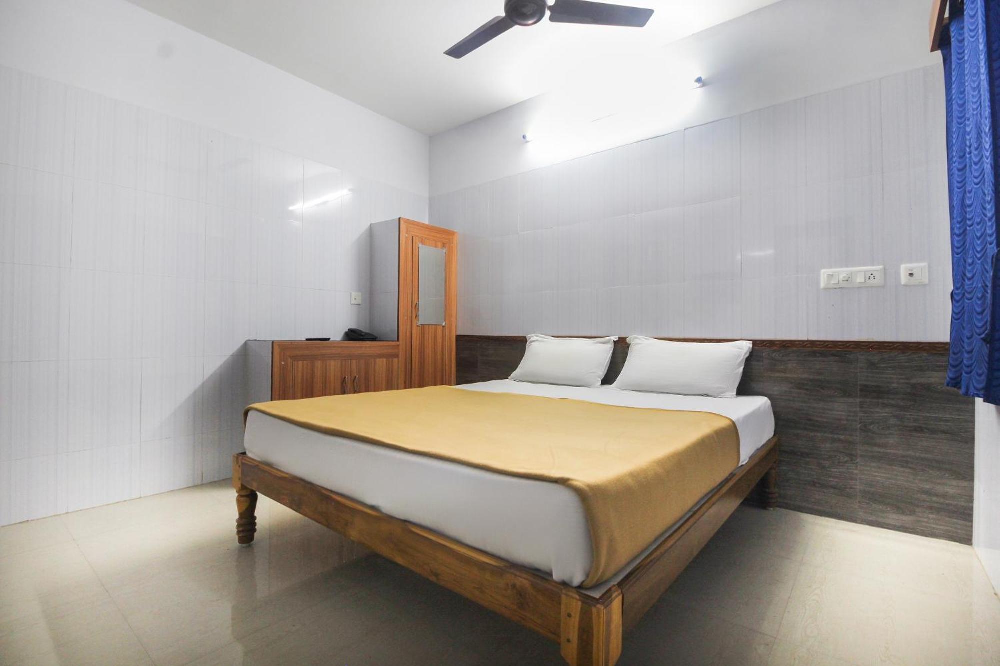 Hotel O Jks Deluxe Lodge Udaiyarpalaiyam Exteriör bild