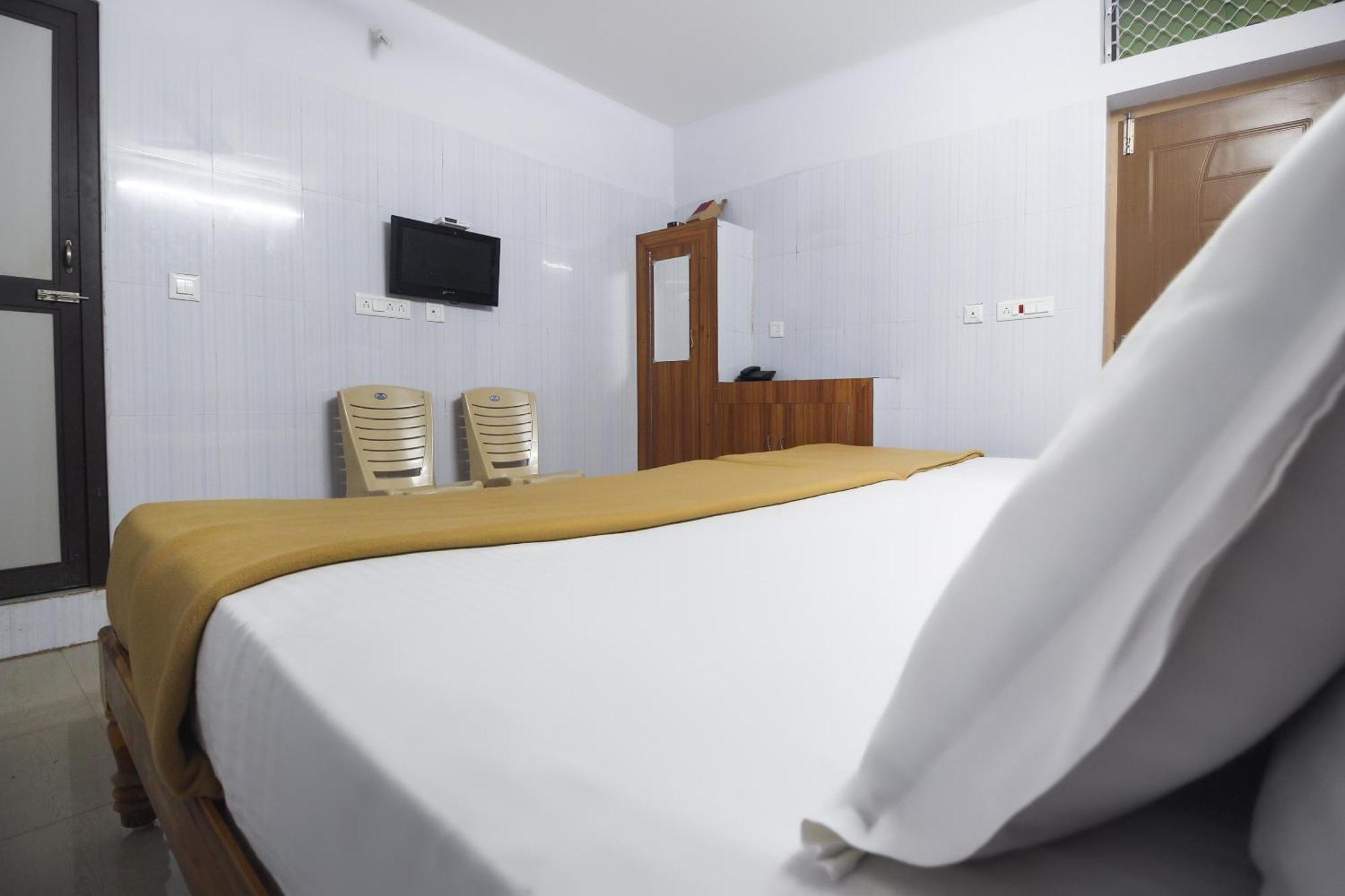 Hotel O Jks Deluxe Lodge Udaiyarpalaiyam Exteriör bild